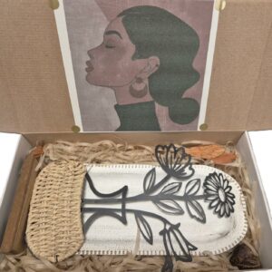 Set decorativ: tăviță ovală texturată și siluetă florală din metal